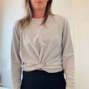 Lululemon Tuck and Gather Pullover
DESIGNED FOR ON THE MOVE. size 4